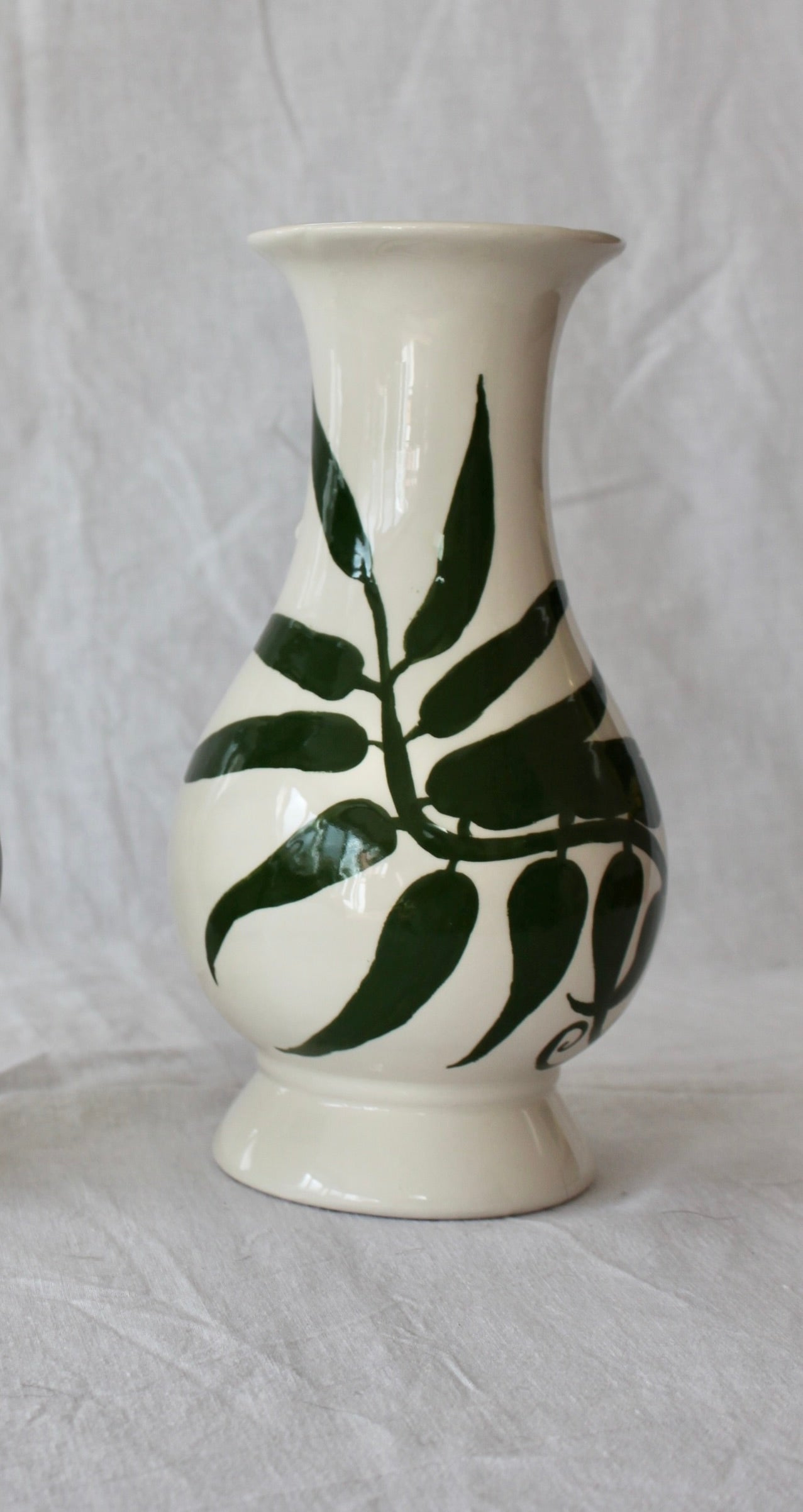 A kitty Arde ceramic vase