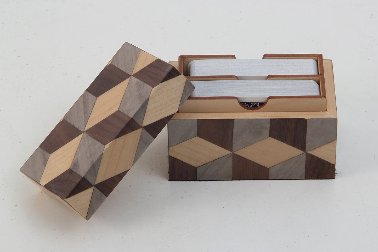 Gorgeous Playing card box in marquetry