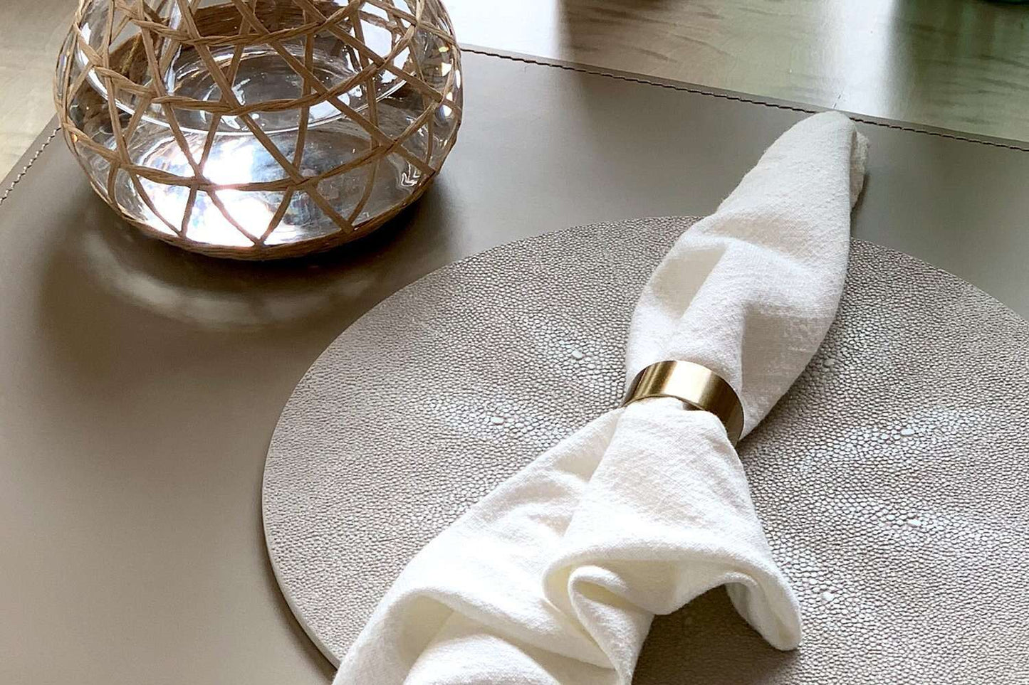 Placemats luxe white shagreen place mats