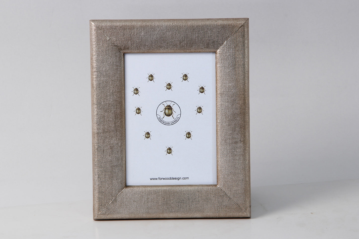 photo-frame-in Gorgeous-Silver-linen