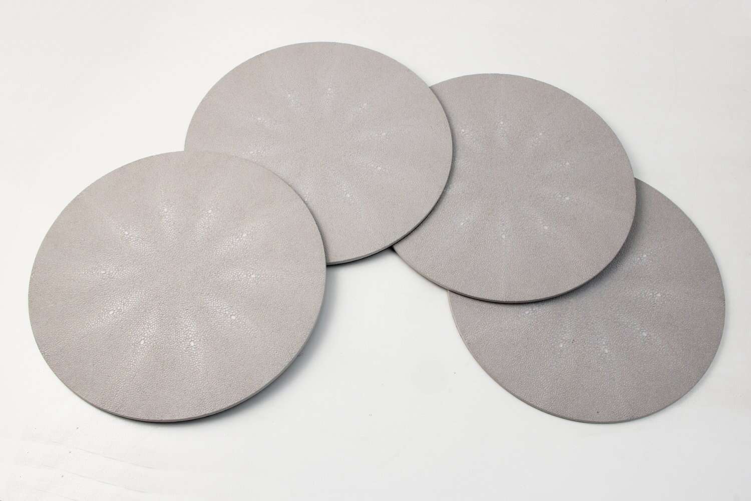 Placemats chic white shagreen placemats