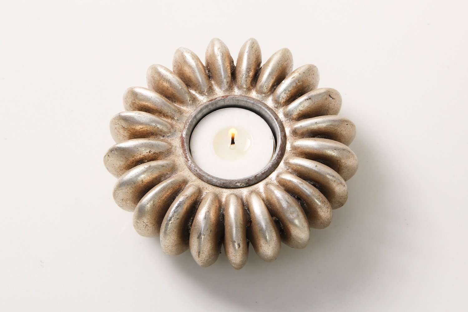 Stylish Tea light holder in antiqued silver
