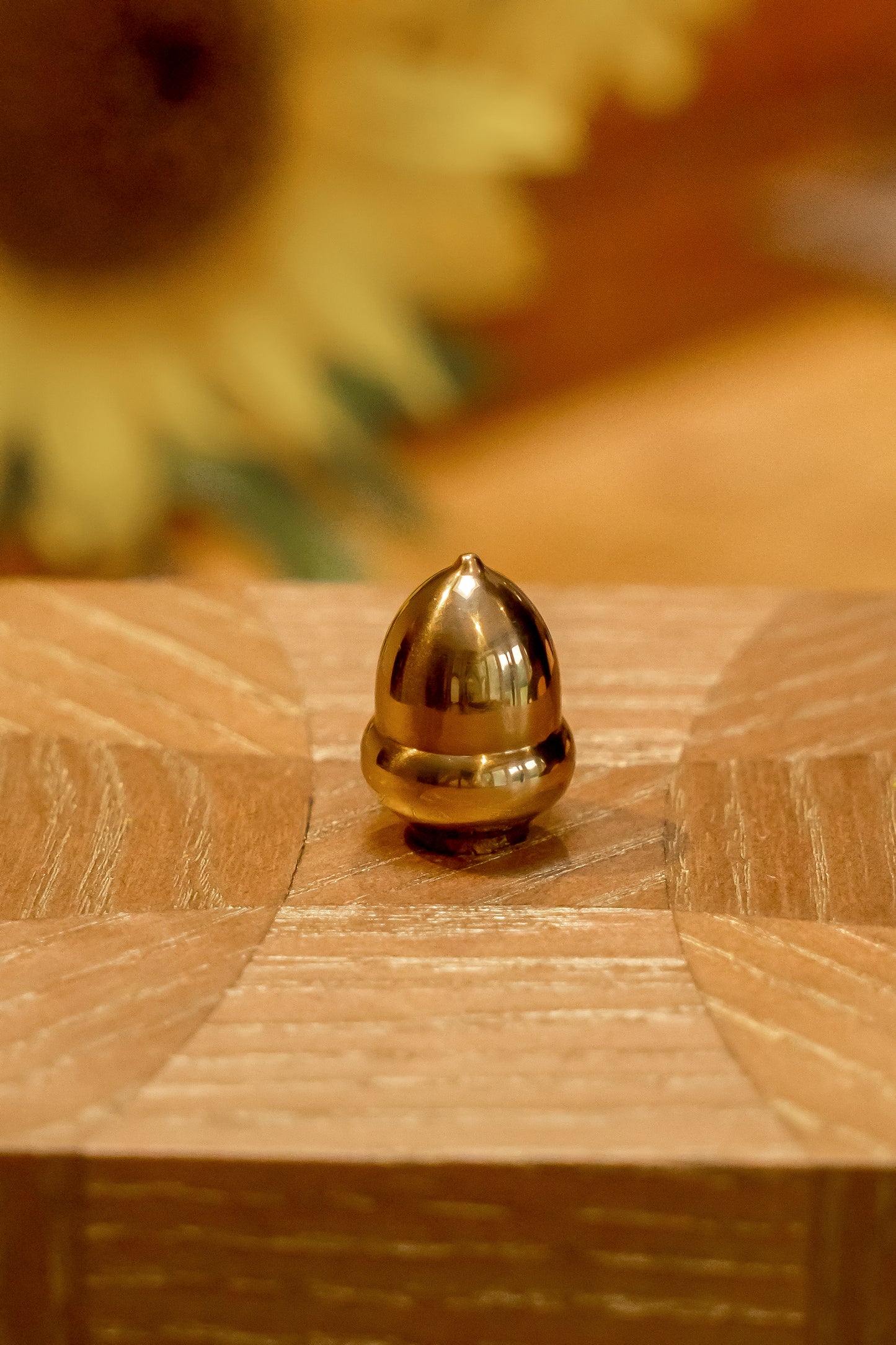 Oak treasure box with acorn_knob_handle