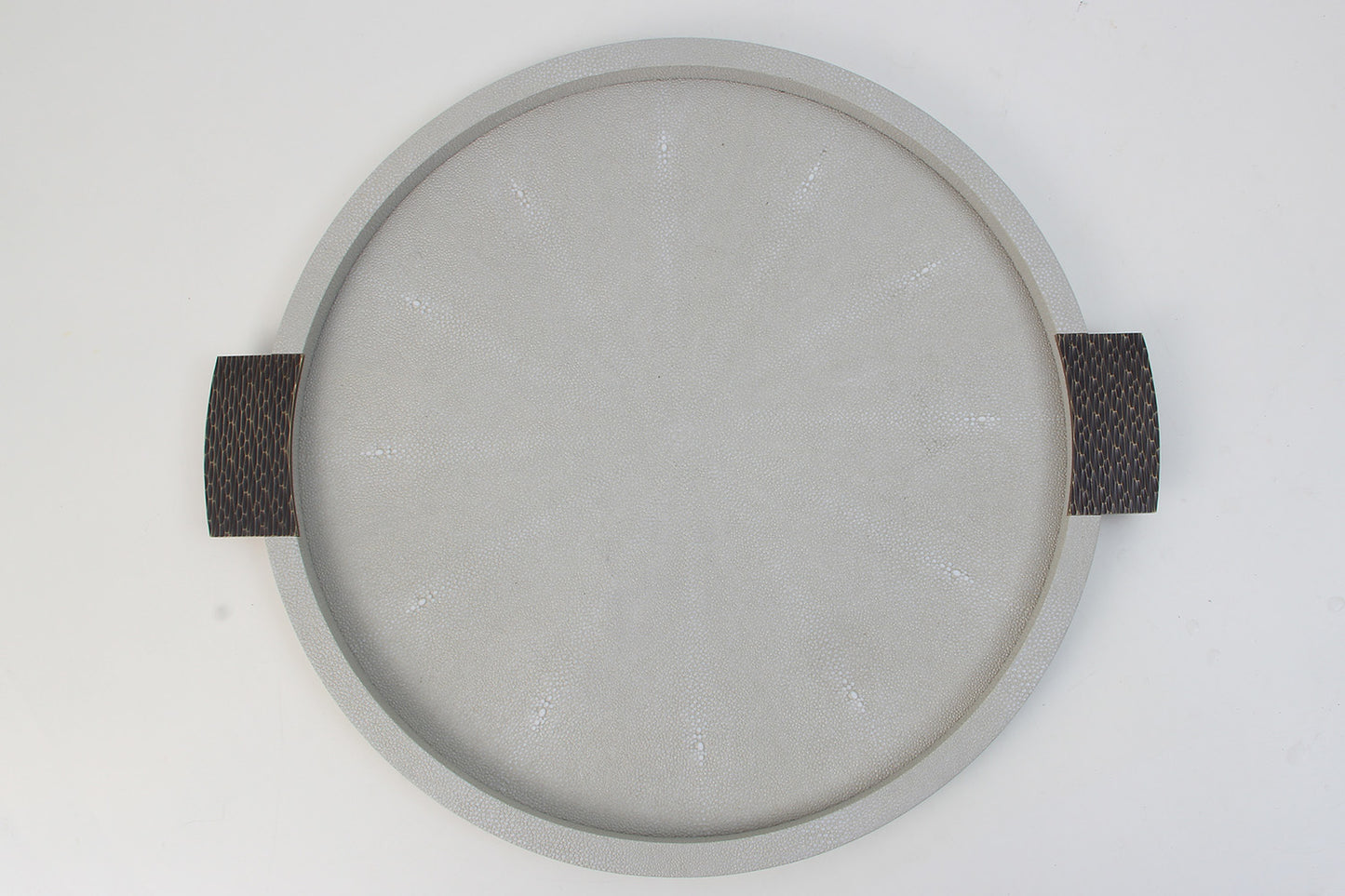 Round drnks Tray in Shagreen