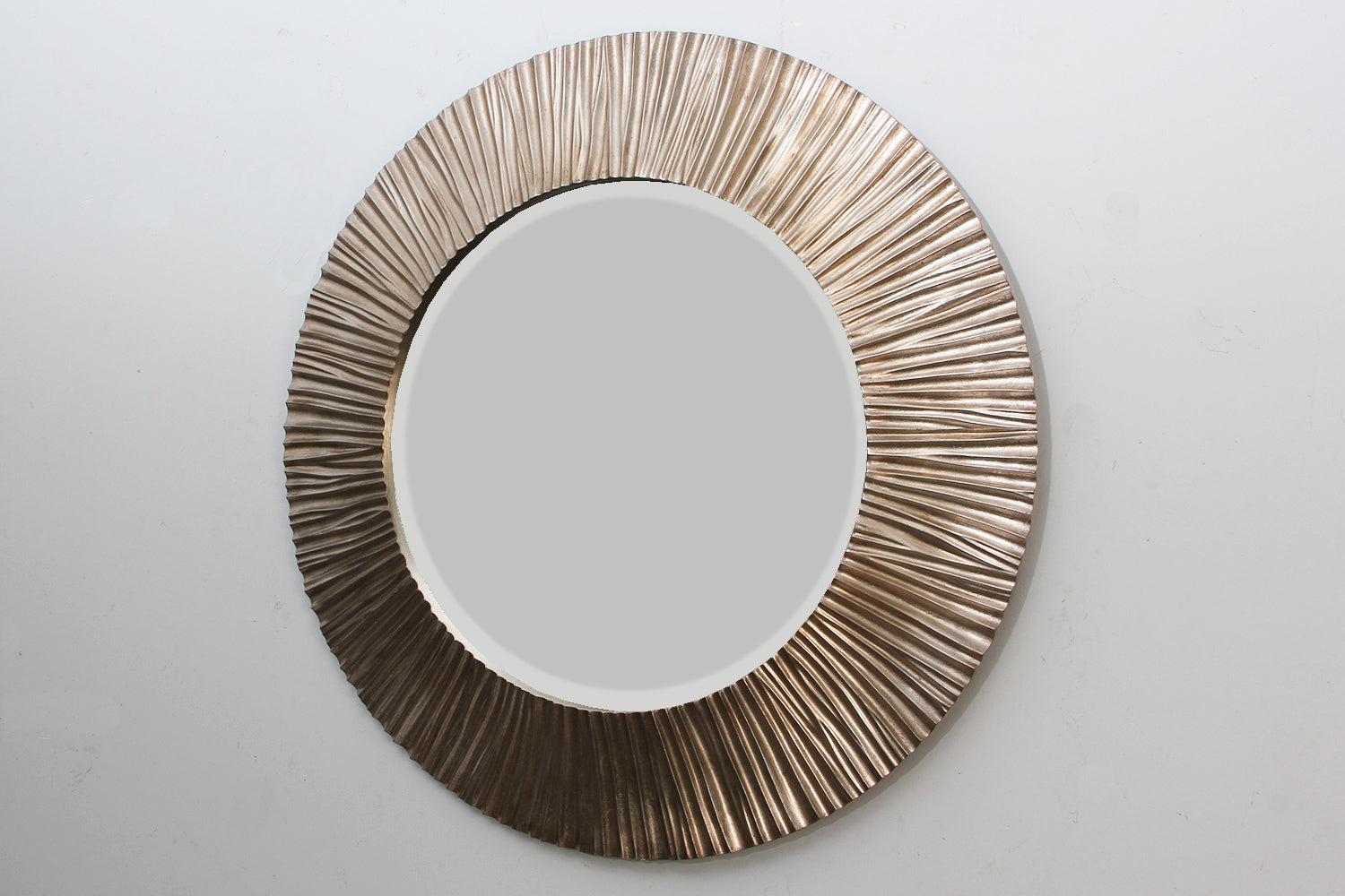 Round wall mirror Silver round wall mirror