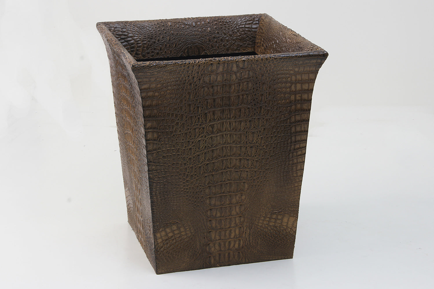 Statement Crocodile waste paper bin