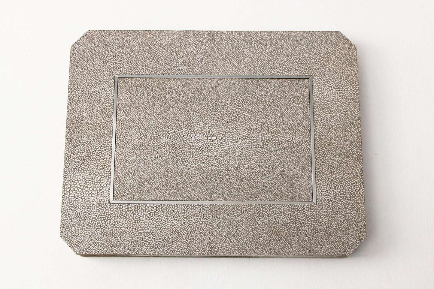 Otis Place mats in Barley Shagreen