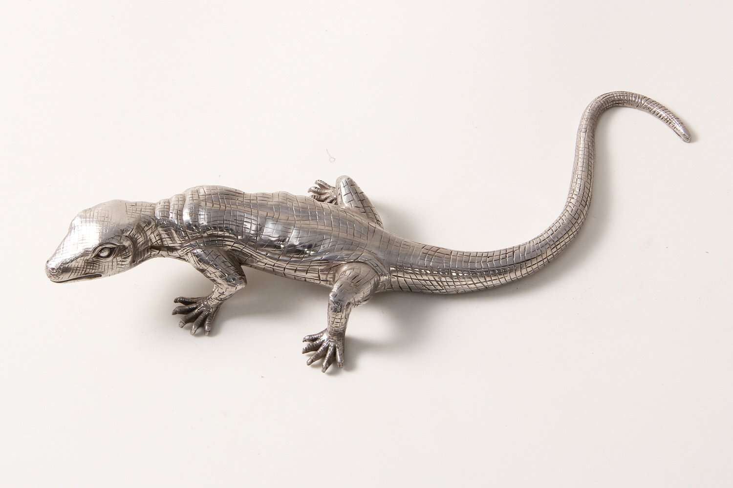 Stylish Eddie-Lizard-table-top-sculpture by Forwood Design