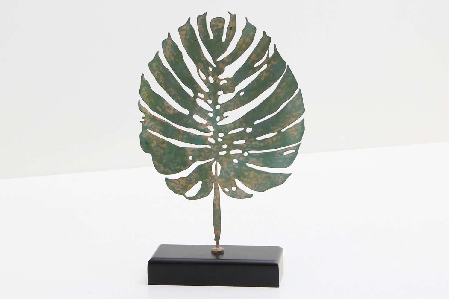 sculpture chic table ornament